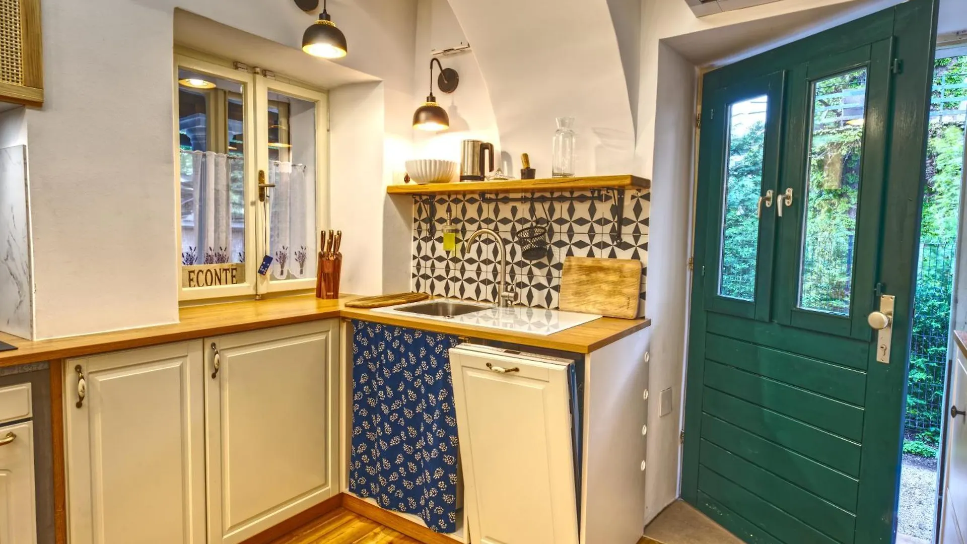 Apartment Econte Near Old Town Ljubljana