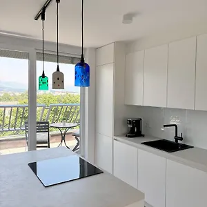 Luxe Penthouse With A Castle View Apartment